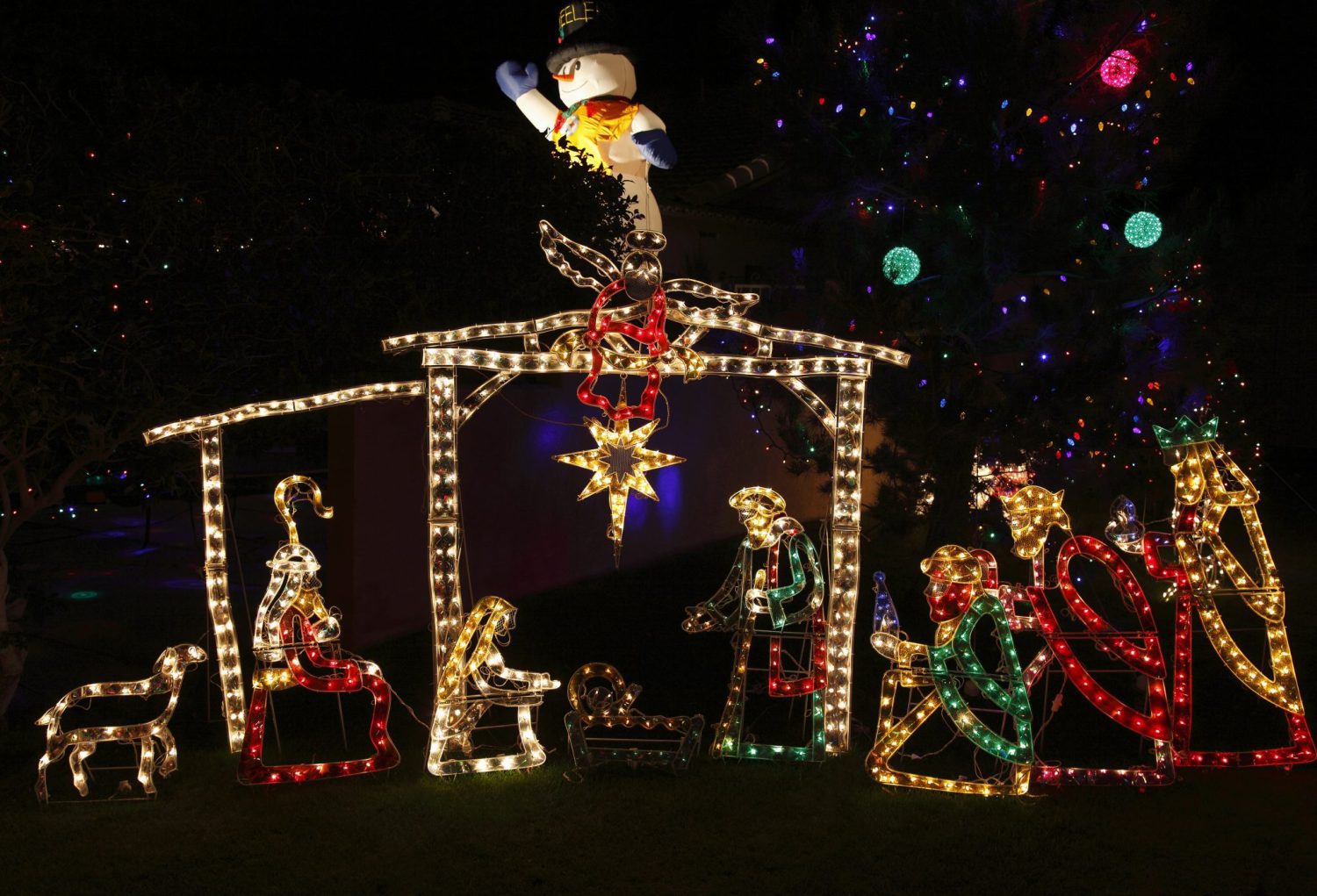 Christmas Light Nativity Scene With Snowman - City House Country Home ...